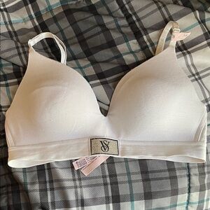 Victoria's Secret White Smooth Wireless T-Shirt Bra